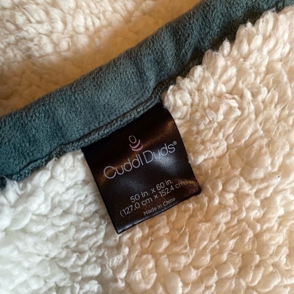 CuddlDuds 50 x 60 fleece throw - Picture 4 of 5